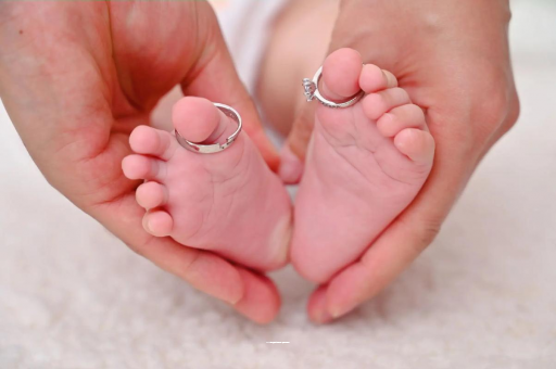阿拉尔怀孕肚子一边高一边低